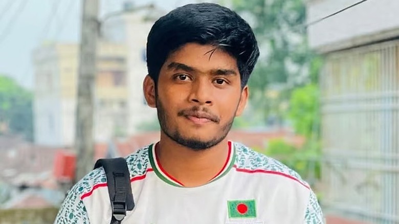 নেত্রকোনায় চলন্ত ট্রেনের দরজা থেকে ছিটকে পড়ে বৈদ্যুতিক খুঁটির সঙ্গে ধাক্কা